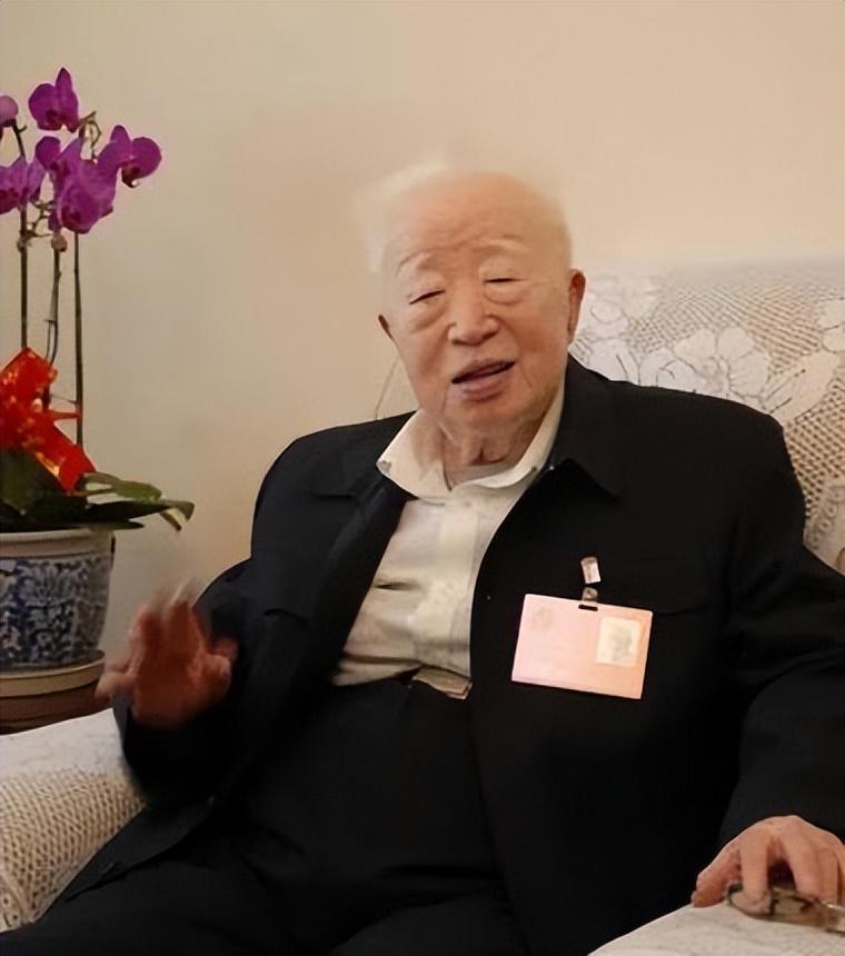 bob体育app下载-他从正部降到副厅，级别恢复后不想上任，宋任穷：这是中央的决定